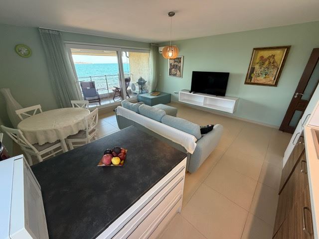 Spacious Apartment with 2 Bedrooms on the First Sea Line with Frontal Panoramic Sea View
