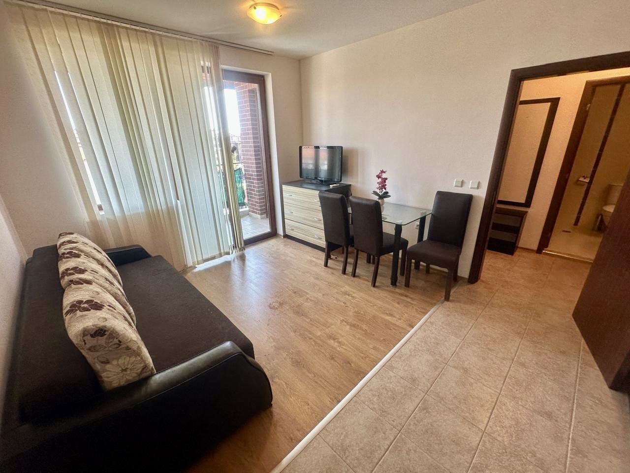 Spacious one-bedroom apartment with a view of the landscaped garden in Nessebar