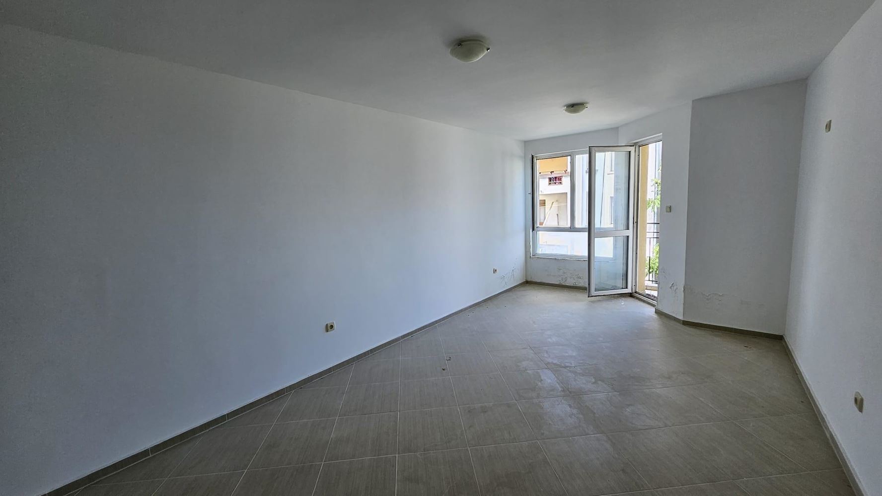 One-Bedroom Apartment with Sea View in Ahtopol – Only 50 Meters from the Beach, No Maintenance Fee