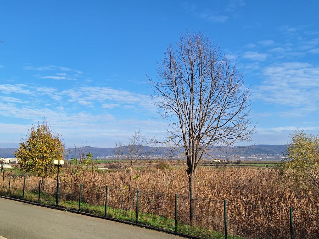 Spacious one-bedroom apartment in a luxury complex with pools and sports facilities