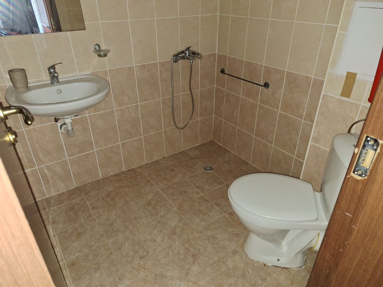 Spacious one-bedroom apartment in a luxury complex with pools and sports facilities