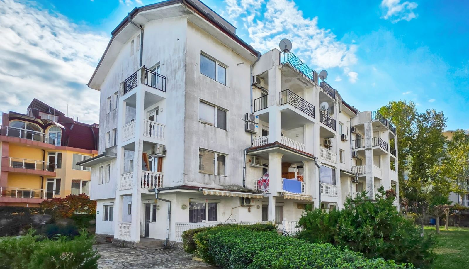 Stylishly renovated two-bedroom apartment in a well-maintained complex in Sunny Beach – comfort, tranquility and excellent location