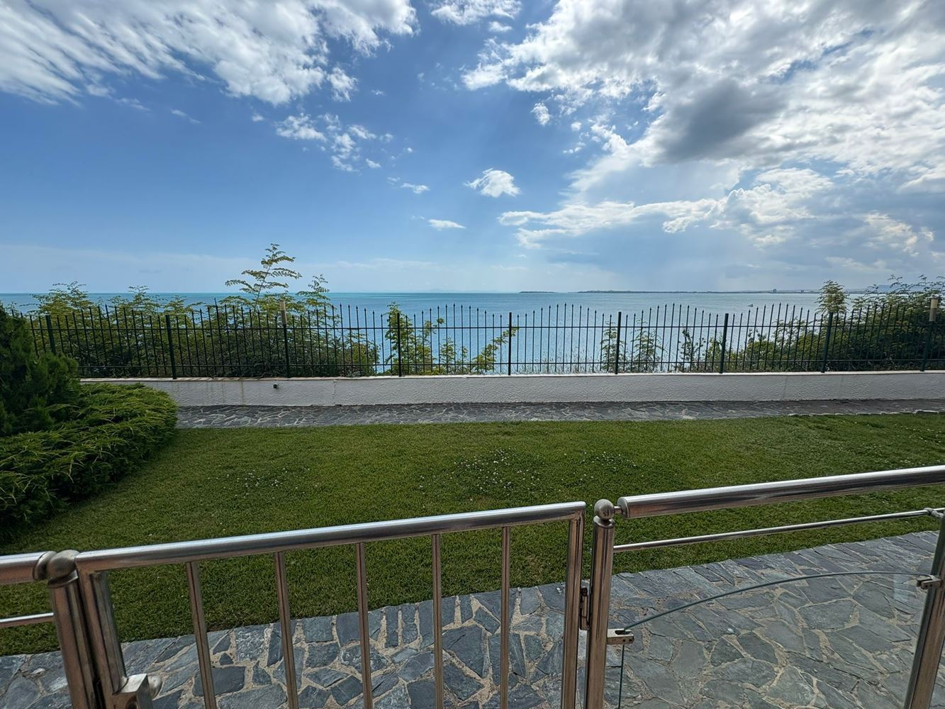 One-Bedroom Apartment with Direct Sea View in Sveti Vlas – Comfort, Tranquility and Resort Lifestyle