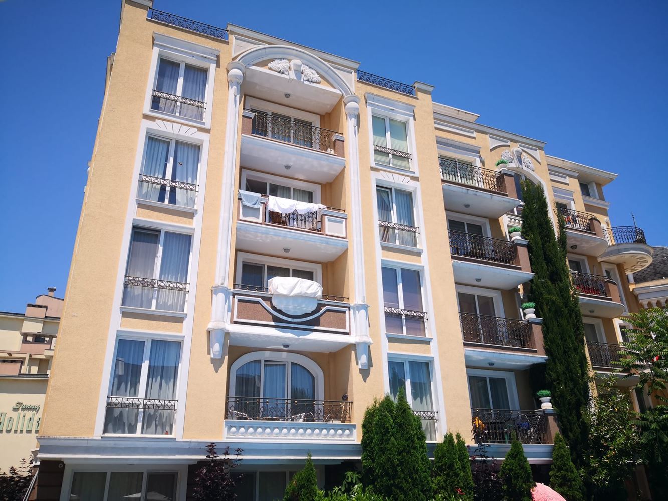 Spacious Two-Bedroom Apartment with Pool and Garden View – Fully Furnished in a Modern Complex in Sunny Beach