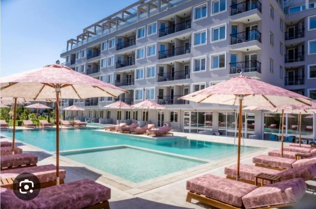 Luxury Studio with Pool View in a New Complex in Sunny Beach – Ready to Move In