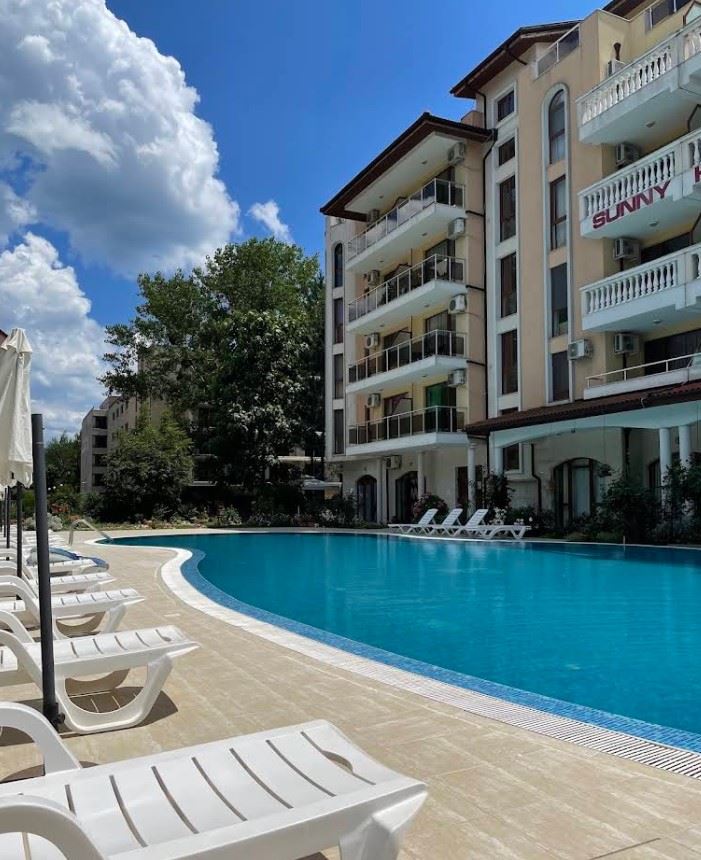 Spacious One-Bedroom Apartment in a Quiet and Green Complex with Swimming Pool in Sunny Beach