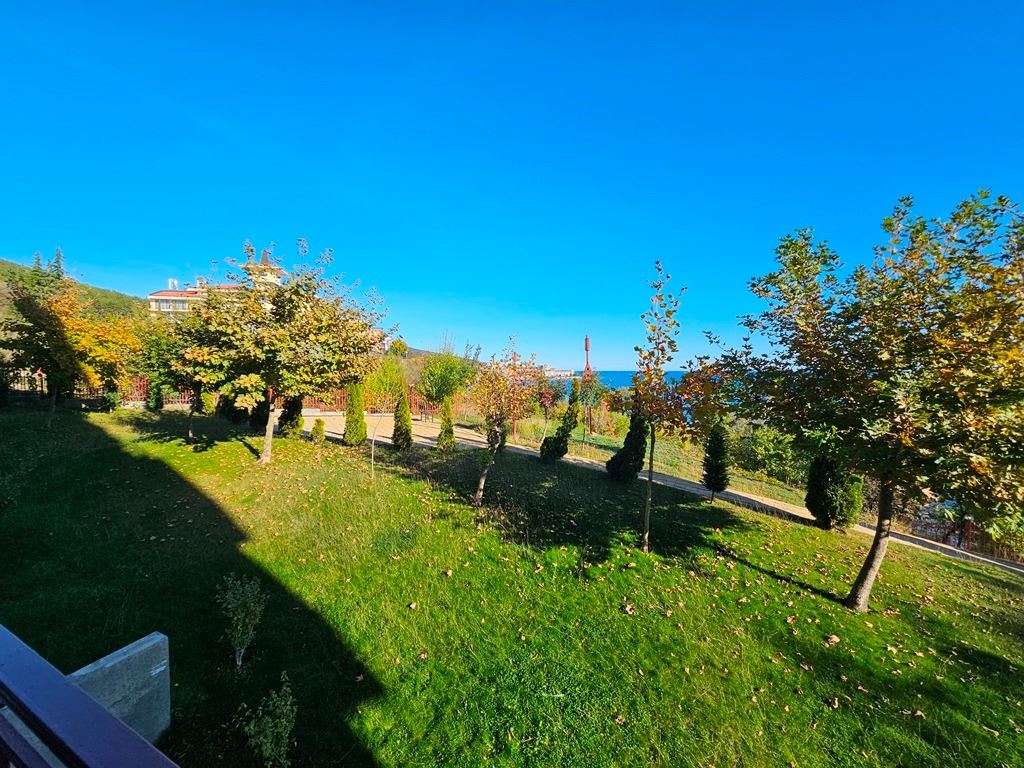 First line in Sveti Vlas – spacious apartment with two bedrooms and excellent infrastructure