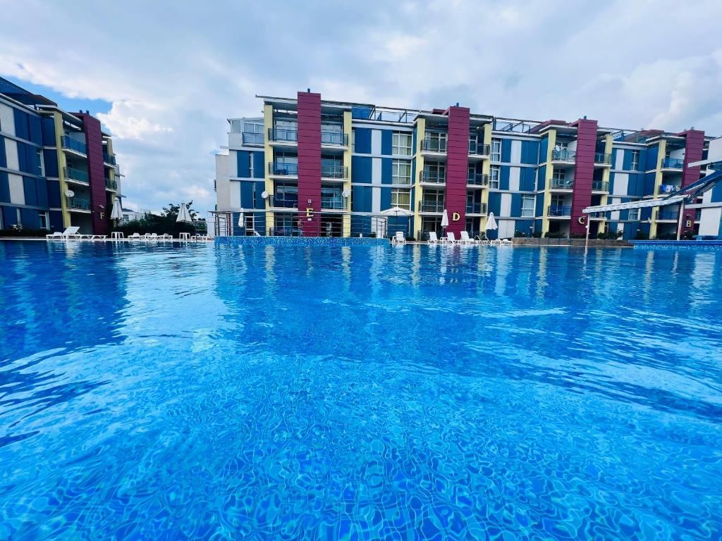 Spacious one-bedroom apartment with additional sleeping area in Sunny Beach – 200 m from the beach