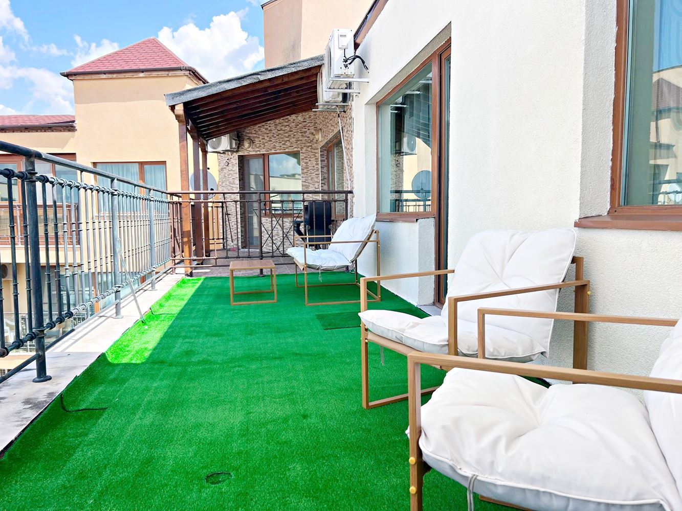 Stylish one-bedroom apartment with low maintenance fee in an excellent complex in Sunny Beach – ready to move in or for investment