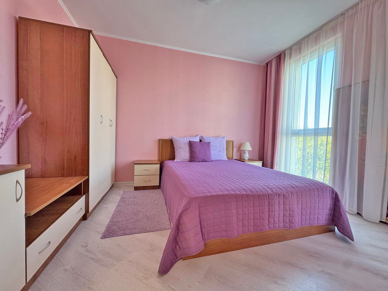 One-Bedroom Apartment with Pool View – Coziness, Greenery and Comfort in a Gated Complex