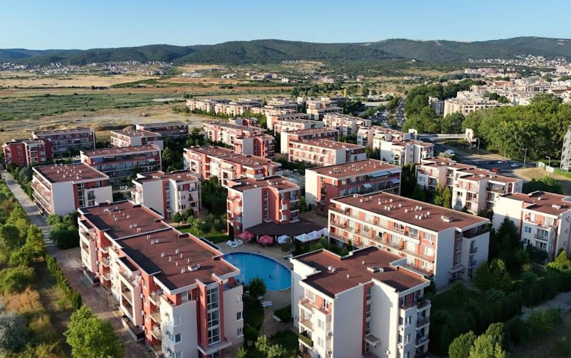 Furnished Studio with Pool View in an Excellent Complex Near the Aquapark in Sunny Beach