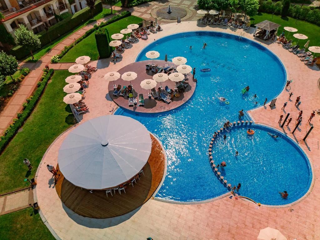 Apartment with two bedrooms, spacious veranda and greenery in a luxury complex in Kavatsi, Sozopol