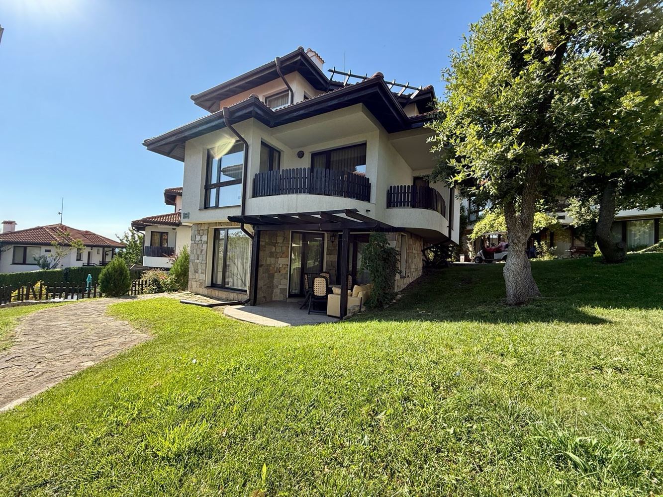 Cozy One-Bedroom Apartment with a Garden and Excellent Amenities in the Sunny Beach Area