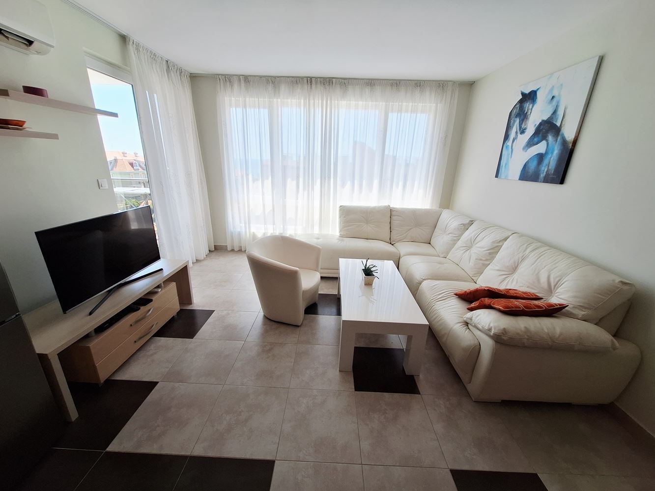 Spacious two-bedroom apartment with parking space only 200 meters from the sea in Sveti Vlas