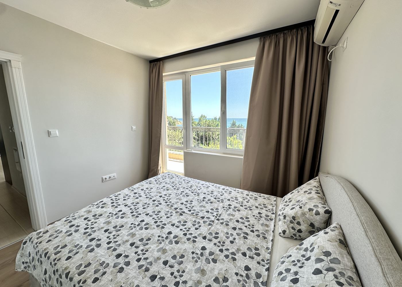 One-bedroom apartment on the first line with panoramic sea view in Nessebar