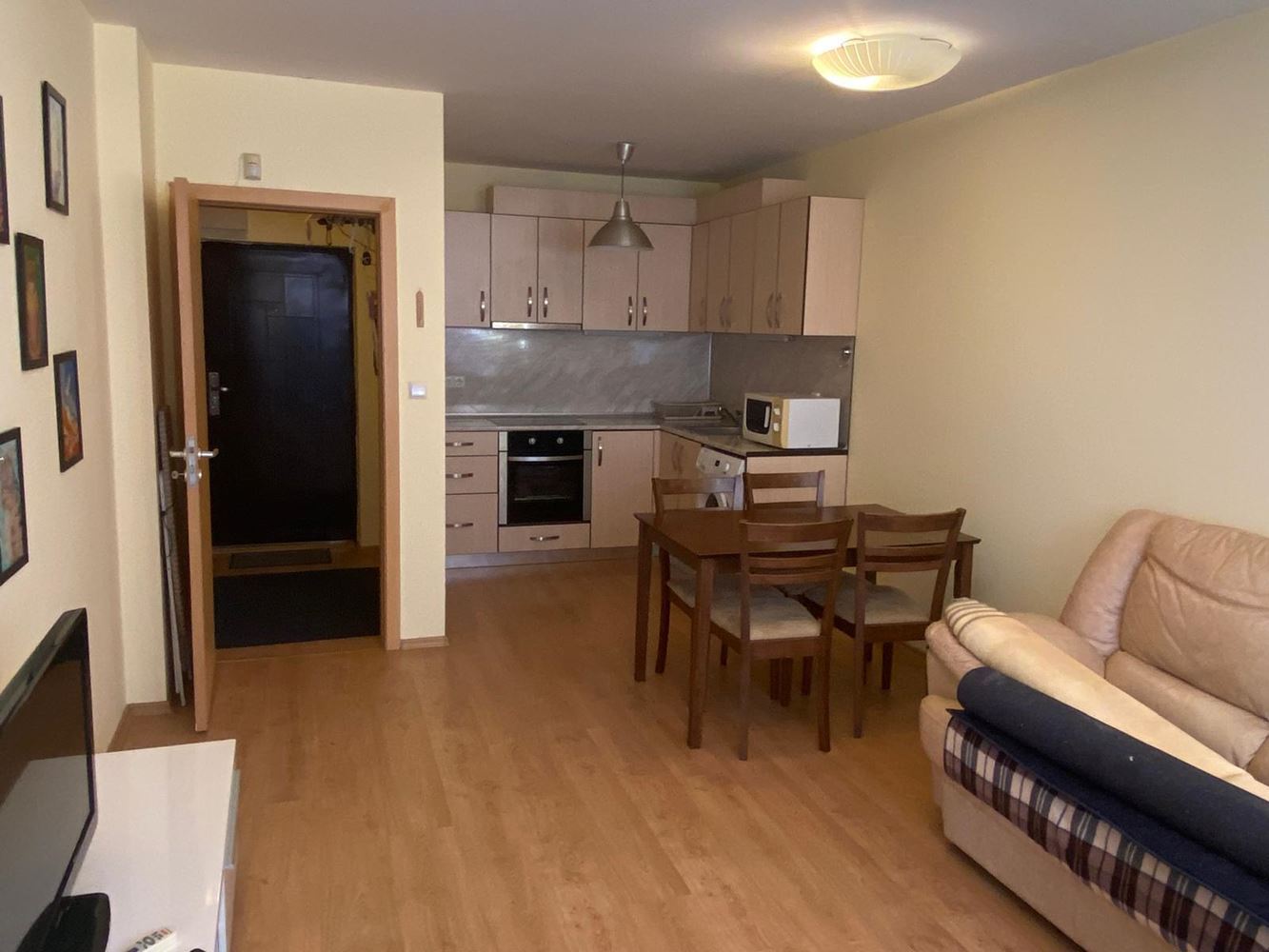 Furnished One-Bedroom Apartment 50 m from the Sea in Pomorie