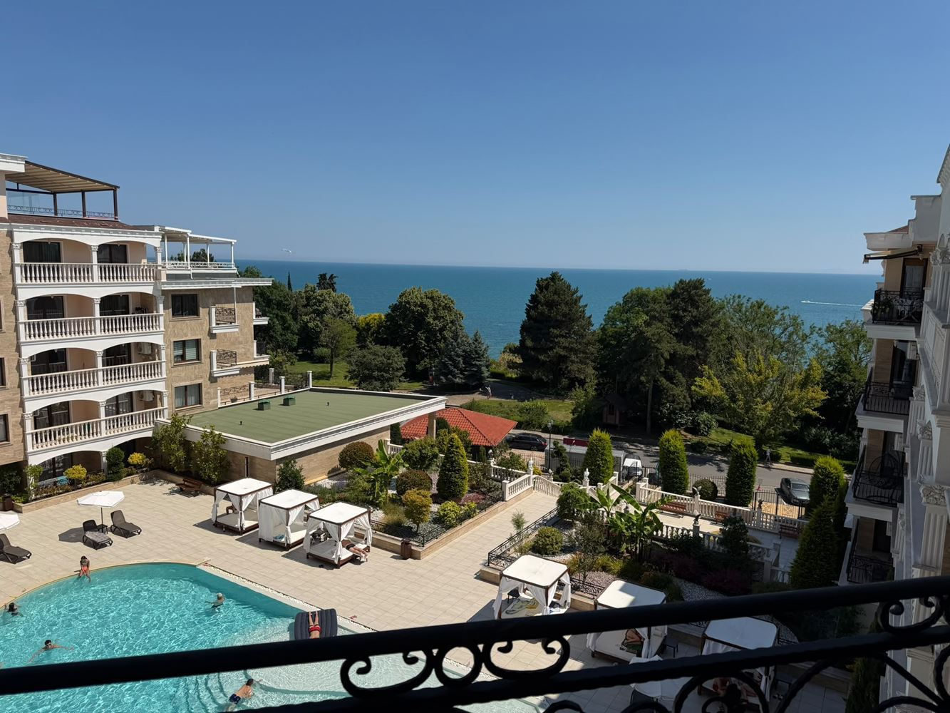 Spacious One-Bedroom Apartment with Panoramic Sea View in a Luxury First-Line Complex in Nessebar