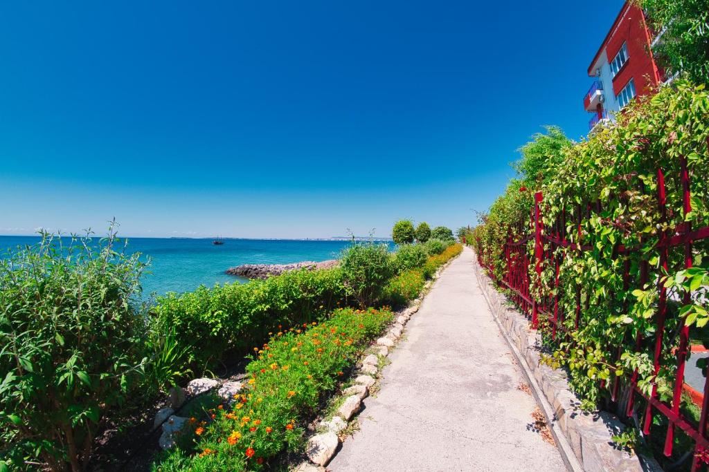 Luxury one-bedroom apartment on the first line in Sveti Vlas