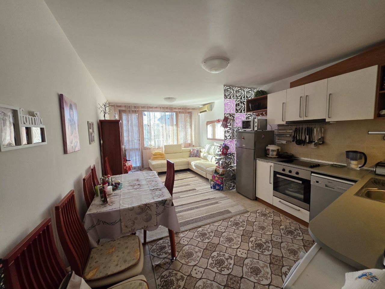 Spacious apartment with two bedrooms in a cozy complex 300 meters from the sea in Ravda