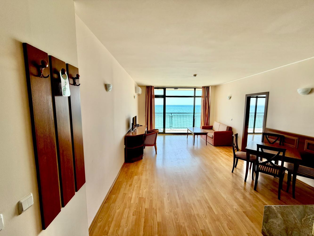 One-bedroom apartment with panoramic sea view on the first line in Sveti Vlas