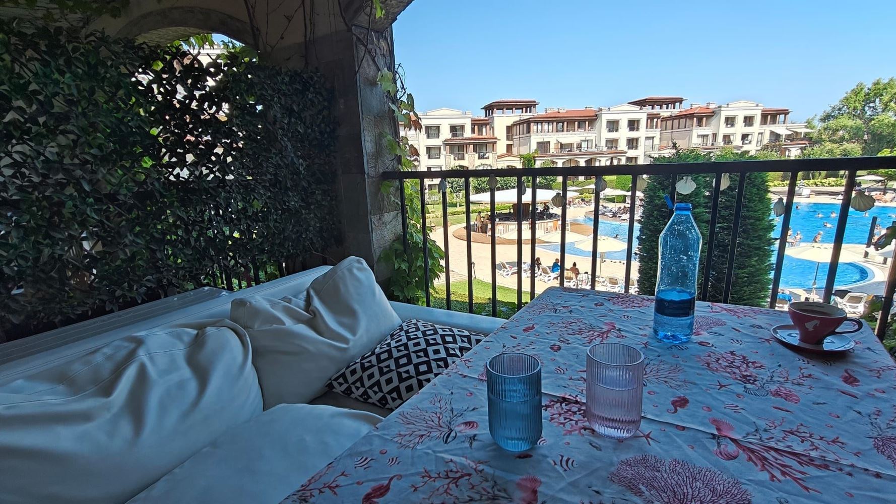 Apartment with two bedrooms, spacious veranda and greenery in a luxury complex in Kavatsi, Sozopol