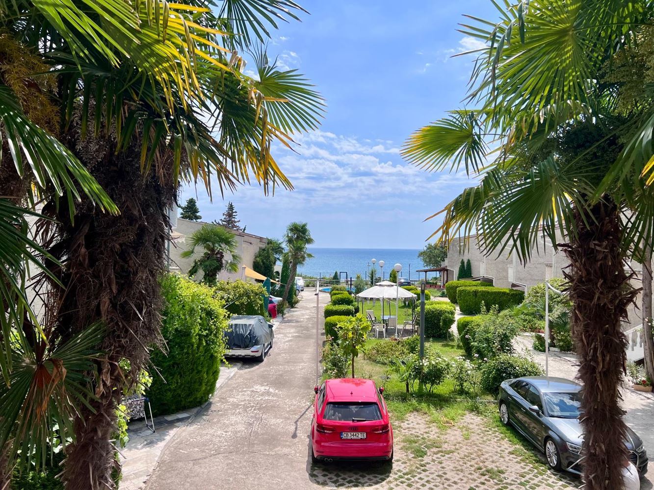 First-line sea property in Ravda – two-bedroom maisonette with sea view and private parking space