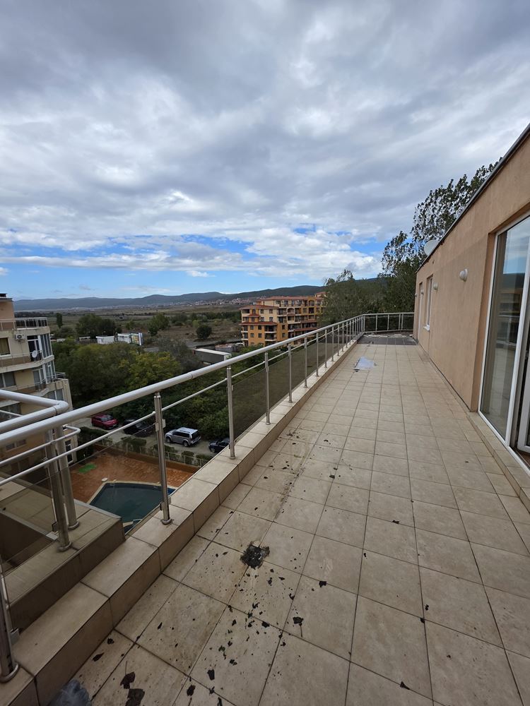 Three-room apartment with a huge terrace 500 m from the beach in Sunny Beach – 148 m² and excellent potential