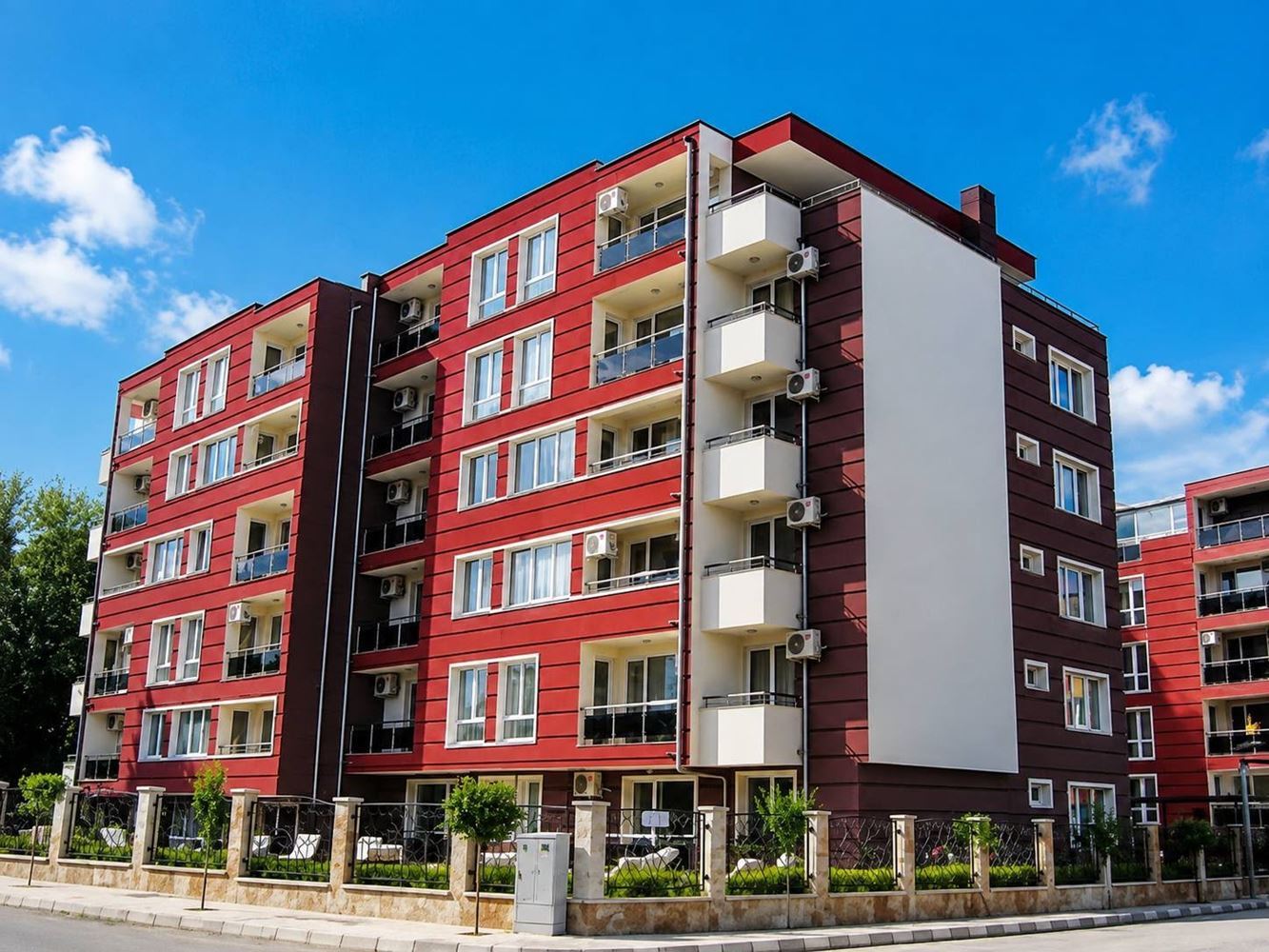 One-Bedroom Apartment in the Heart of Ravda – Cozy Home with a View of Greenery