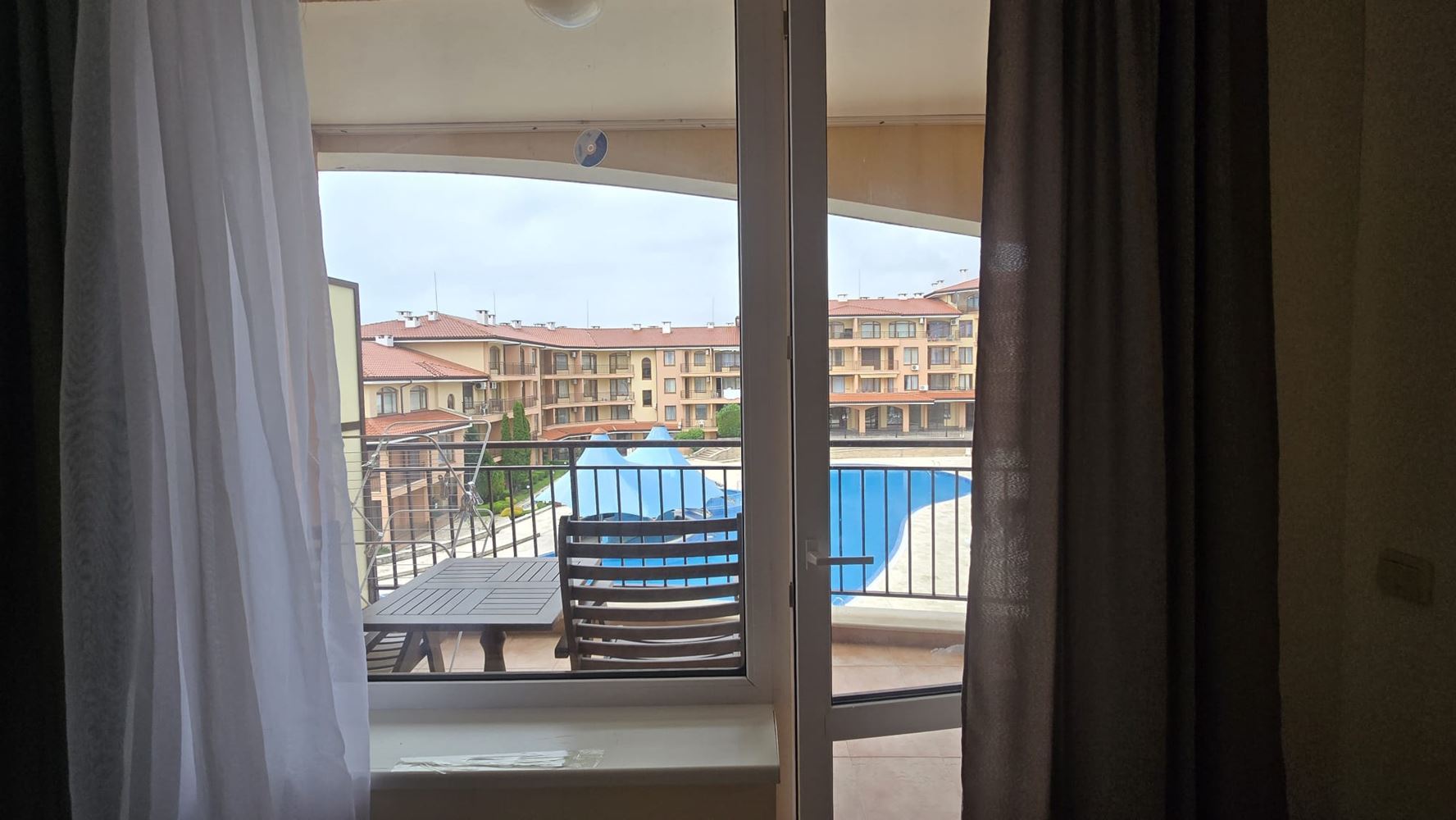 One-Bedroom Apartment with Pool View in Sveti Vlas – Just Steps from the Sea