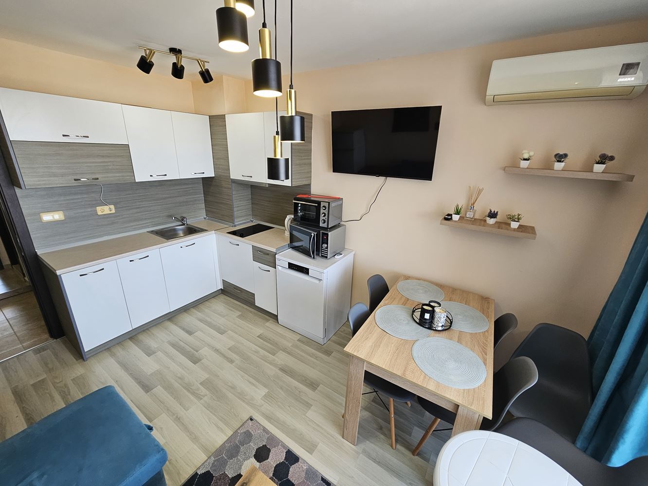 Three-room apartment with sea view – top floor with two terraces in a complex in Nessebar