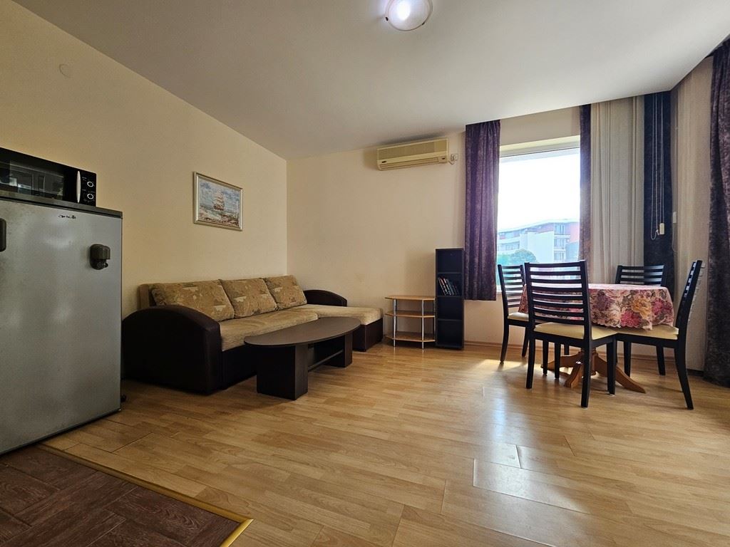 One-Bedroom Apartment on the First Line to the Sea in a Secure Complex in Elenite