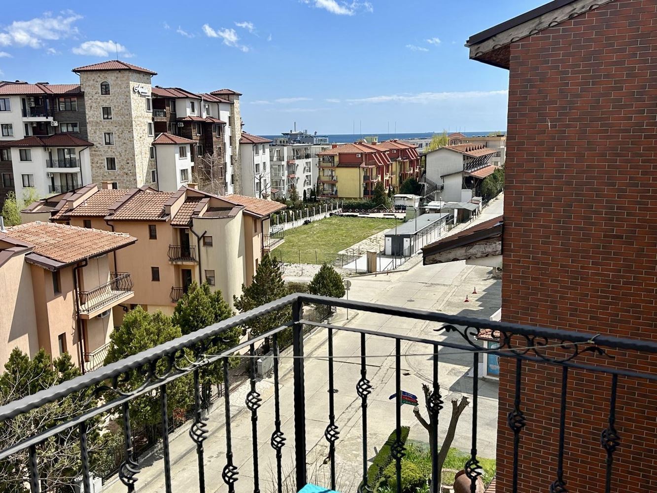Studio with sea view in a prestigious complex between Nessebar and Ravda – excellent location and investment potential