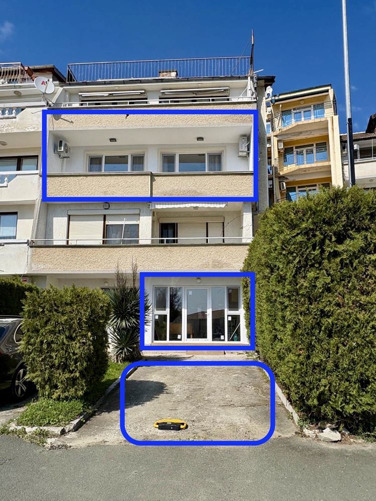 Two independent residential spaces with sea view in the center of Sveti Vlas – designer interior and private parking space