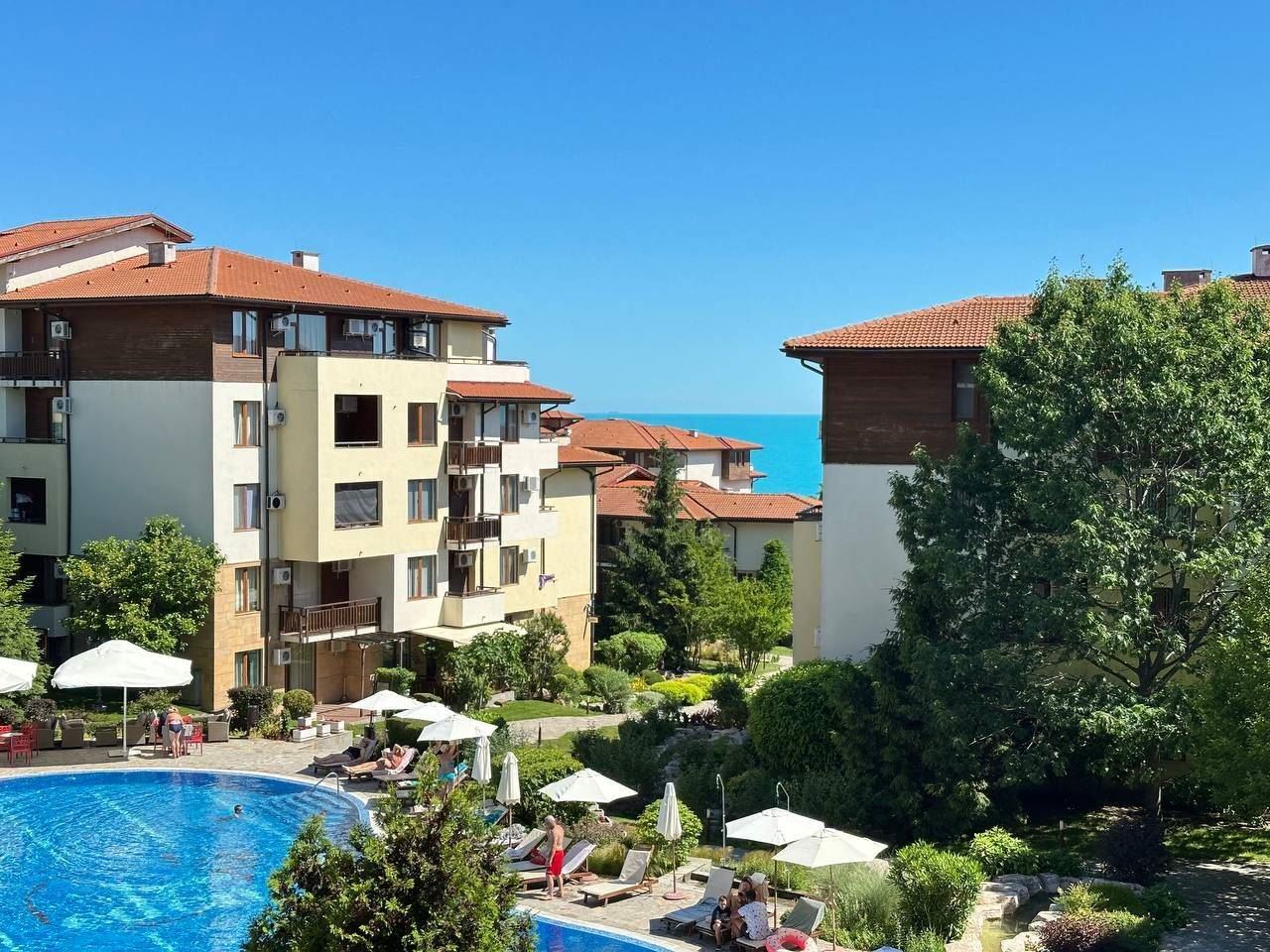 Sveti Vlas – Fully Furnished Apartment on the First Line with Private Beach and Sea Atmosphere