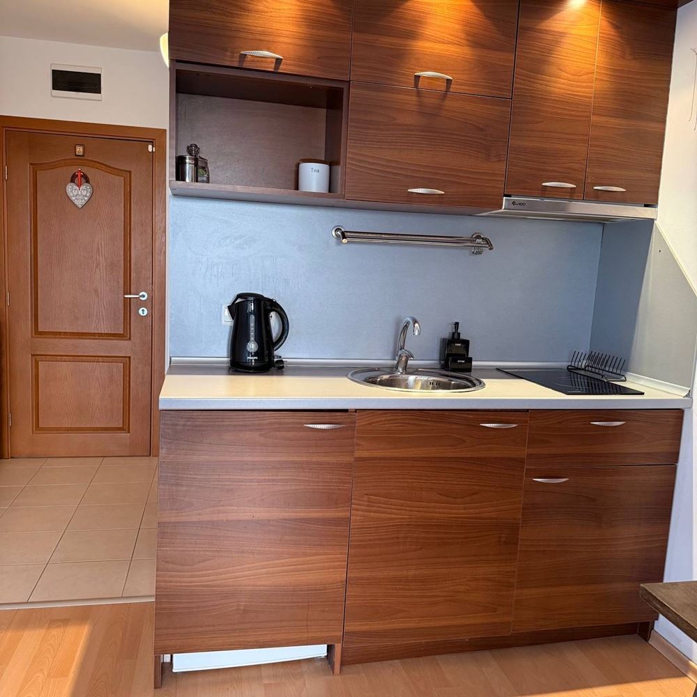 Sunny studio with direct access to the pool – top location in Sveti Vlas, 3–4 minutes from the beach