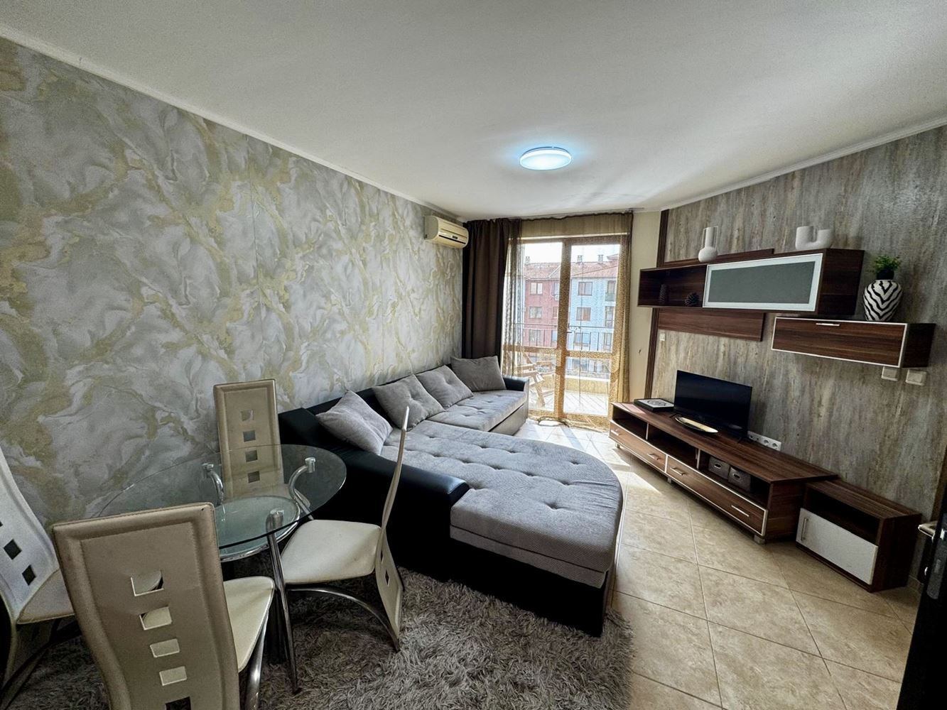 Spacious one-bedroom apartment with pool view in Nessebar