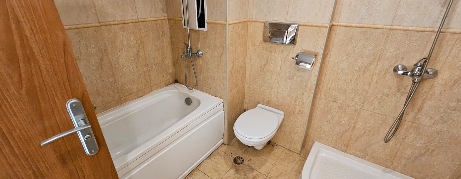 Spacious One-Bedroom Apartment with Pool View – Fully Furnished, with Act 16 and Ready to Move In