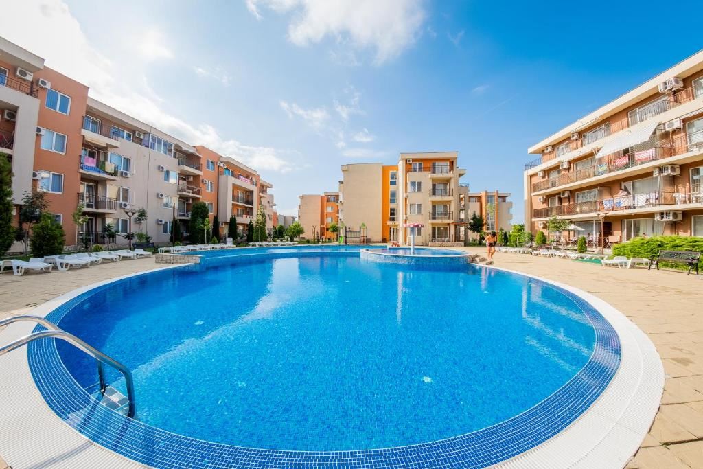 Practical and cozy studio in Sunny Beach – comfort and tranquility with a pool view