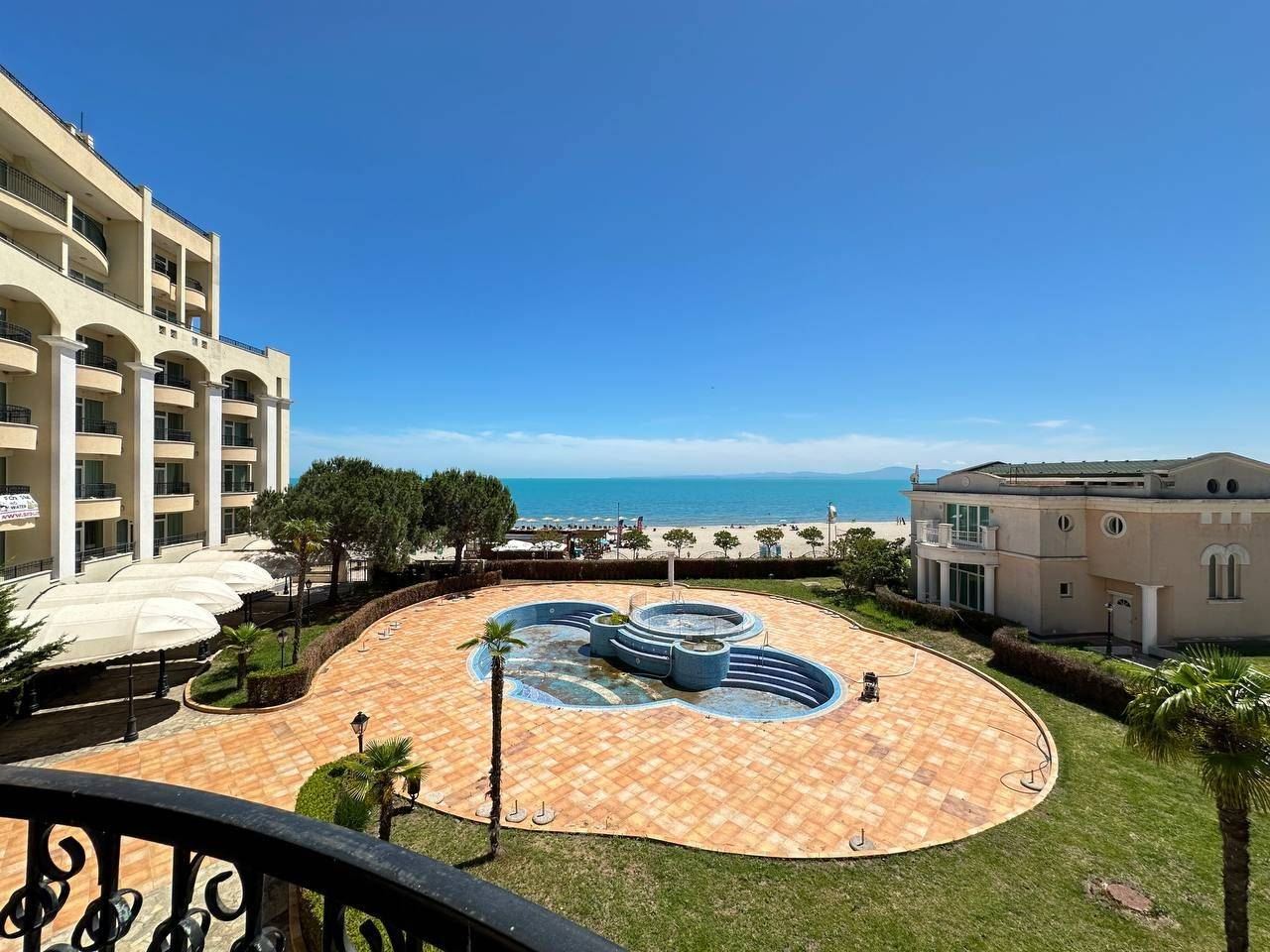 Spacious Apartment with Sea View on the First Line in Pomorie – Holiday Property with the Feeling of a Luxury Resort