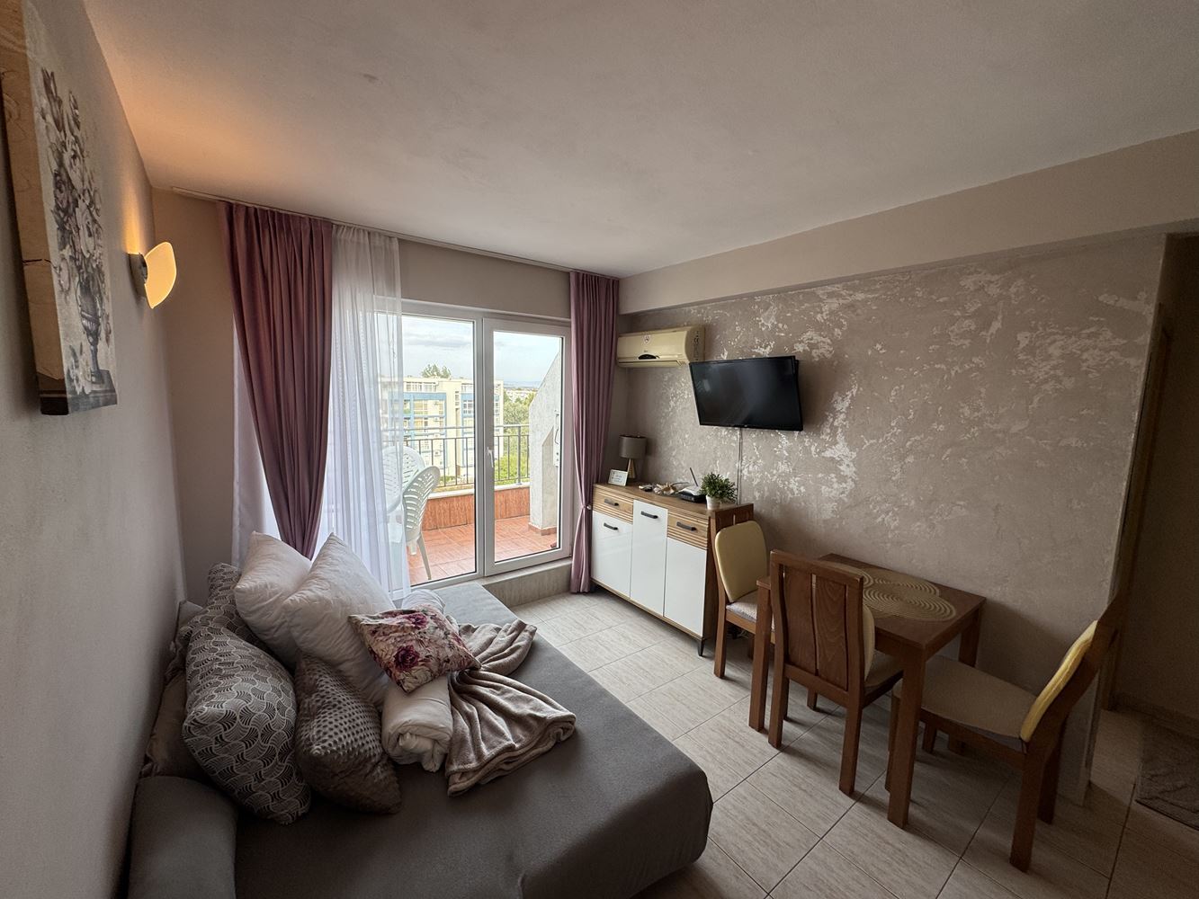 One-bedroom apartment with panoramic views in the heart of Sunny Beach