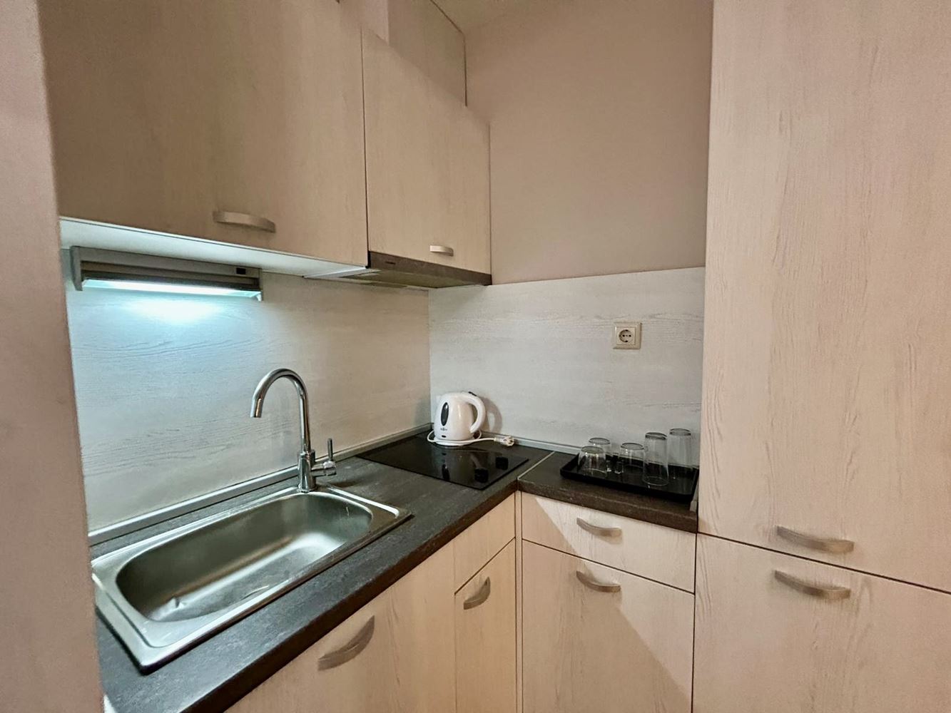 Bright and cozy studio with view of beautiful inner courtyard – comfort and tranquility in a modern complex