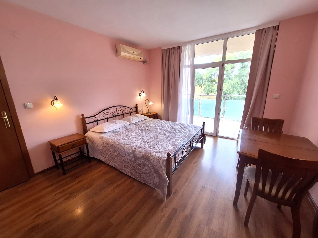 Spacious and Fully Furnished One-Bedroom Apartment Near the Beach