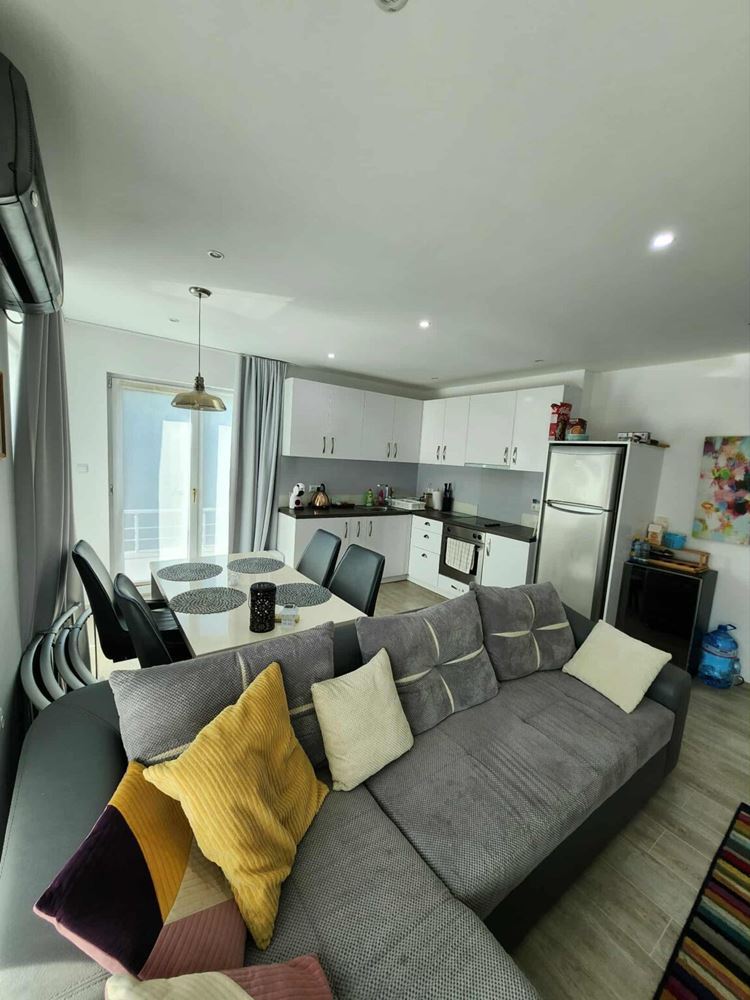 Two-bedroom apartment with pool view in Sveti Vlas – comfort, style and excellent location
