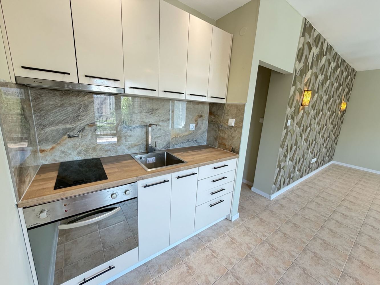 Bright and Spacious One-Bedroom Apartment with Beautiful Pool Views on the Border Between Sunny Beach and Sveti Vlas