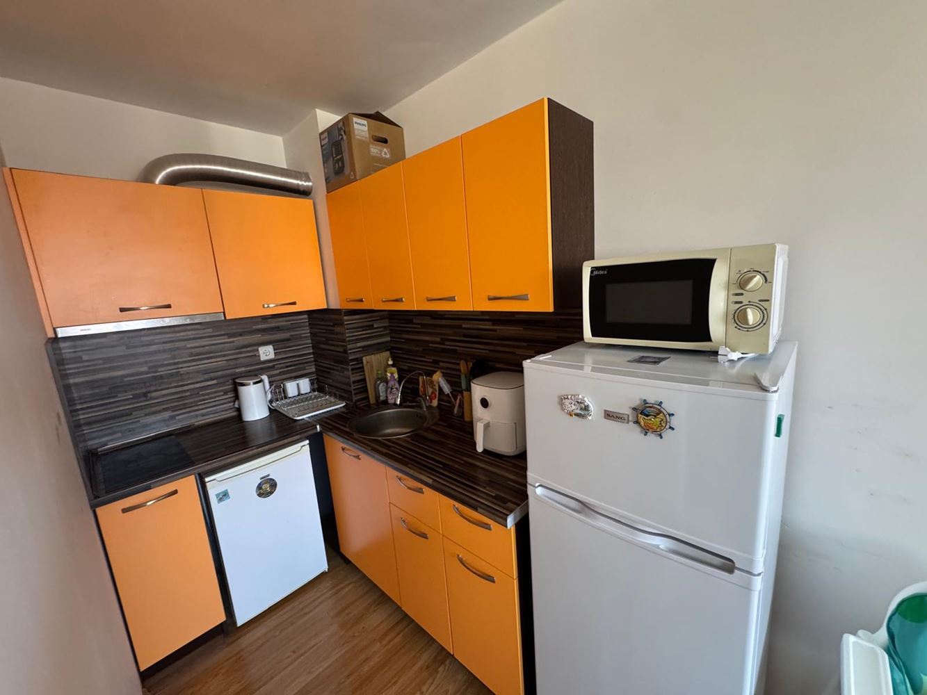Spacious studio with sea view and separate sleeping area in Aheloy