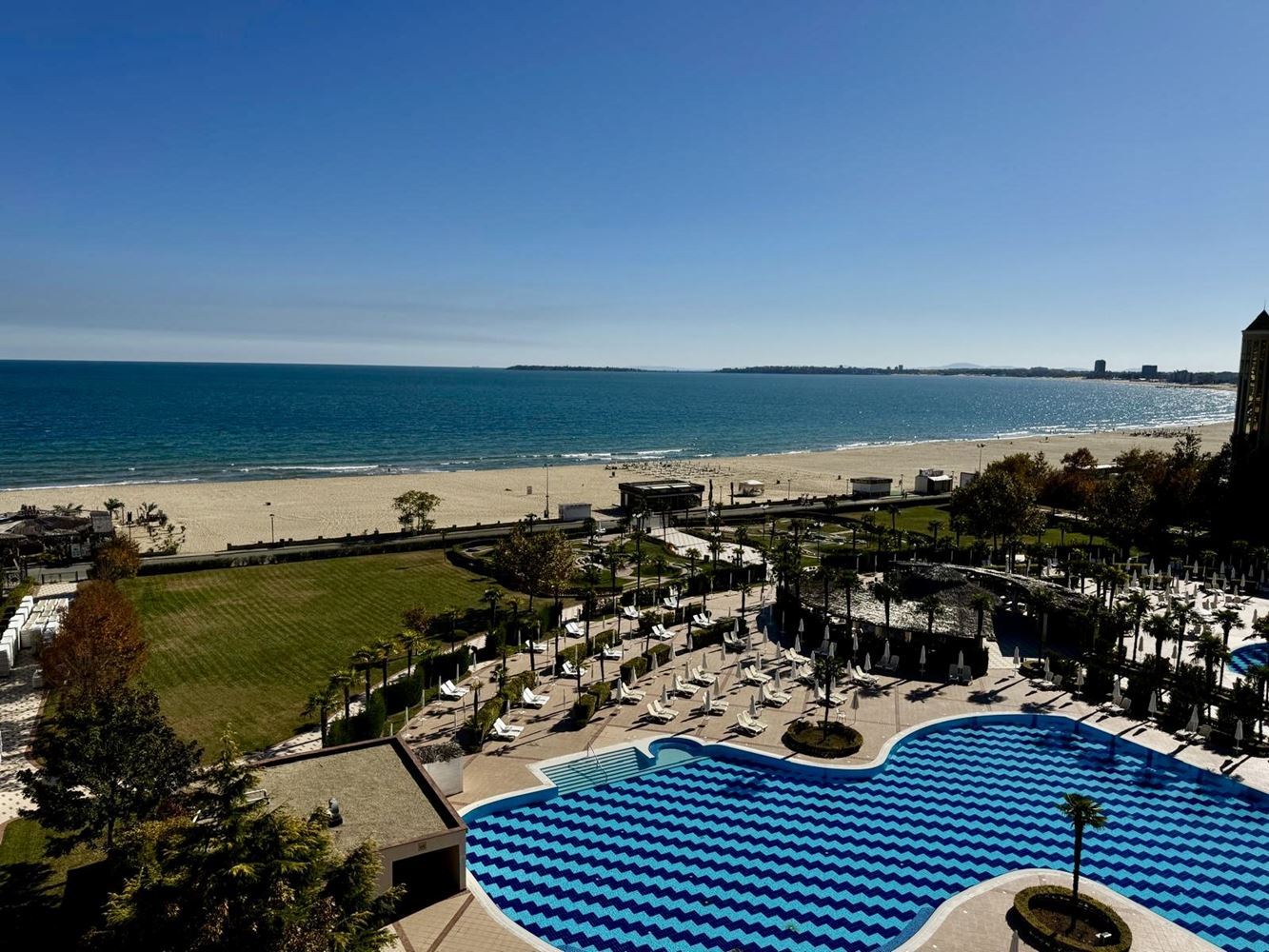 Spacious one-bedroom apartment with a large terrace and panoramic sea view