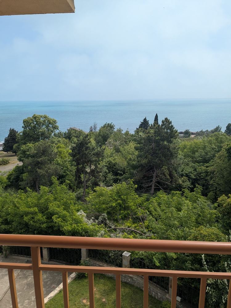 Spacious apartment with two bedrooms and frontal sea panorama in a residential complex in Ravda