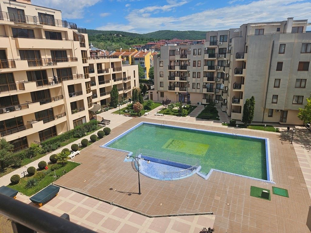 One-bedroom apartment with panoramic views and excellent location in Sunny Beach