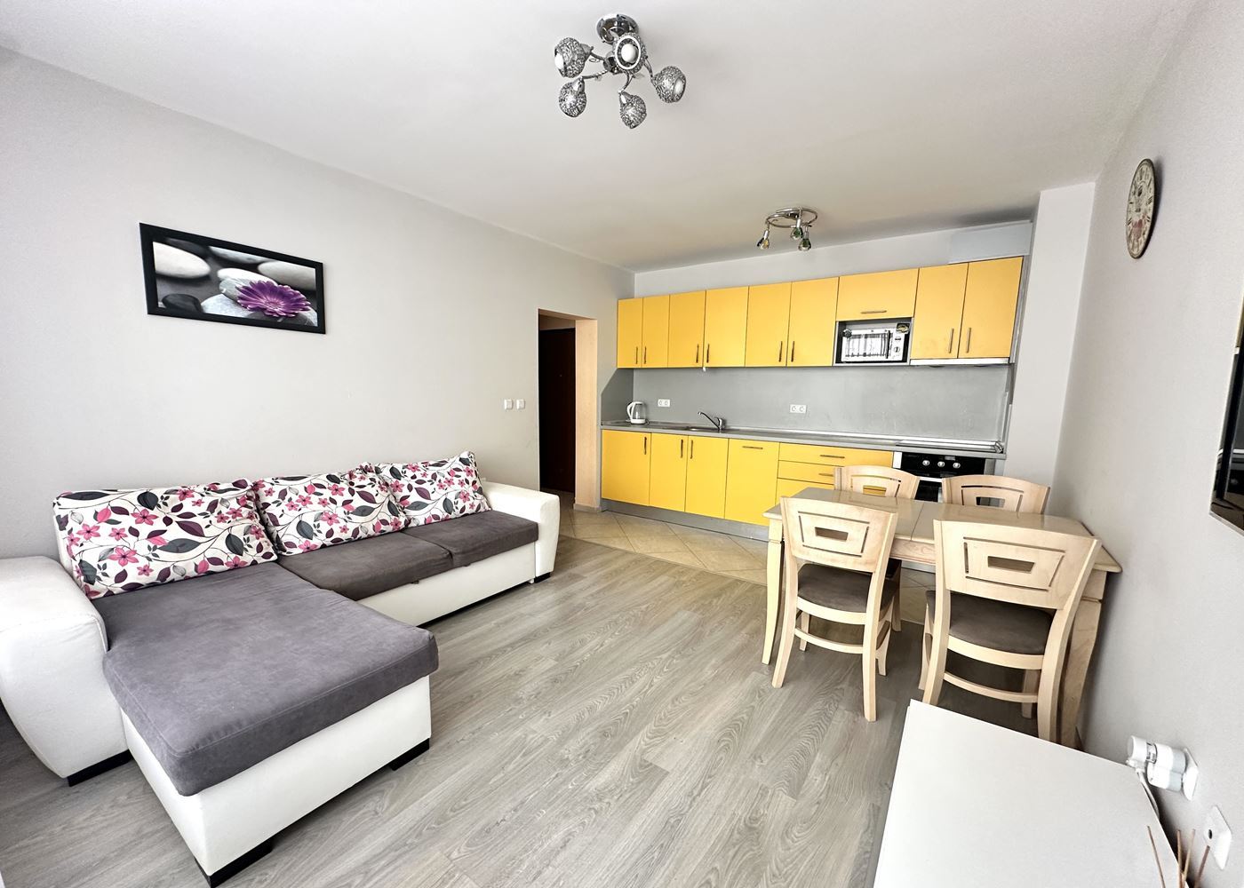 One-Bedroom Apartment 100 m from the Beach in Pomorie – Comfort, Convenience, and Sea View