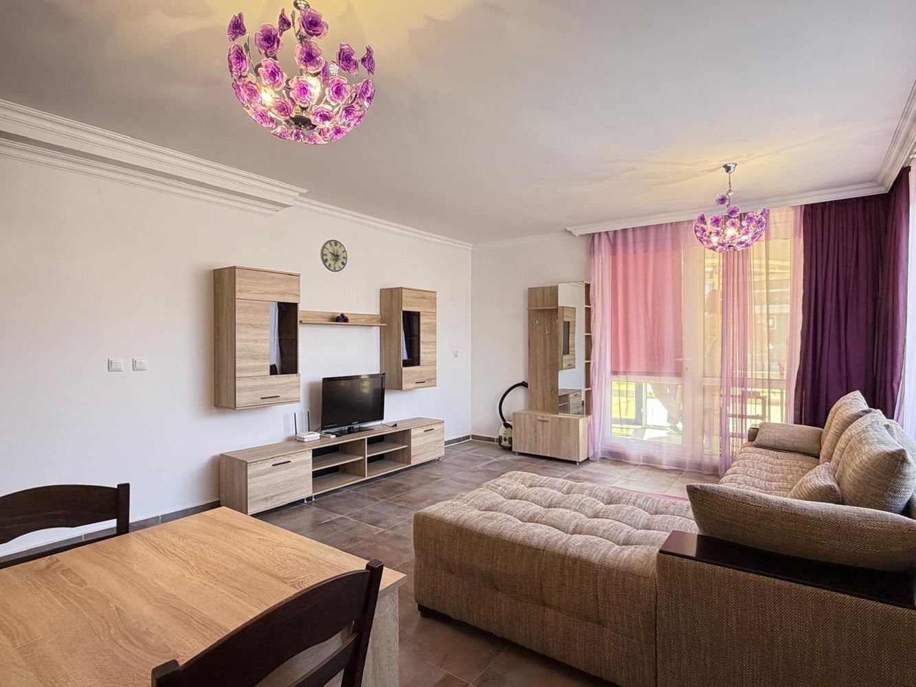 Comfortable One-Bedroom Apartment with Direct Pool Access – Ideal for Living and Investment